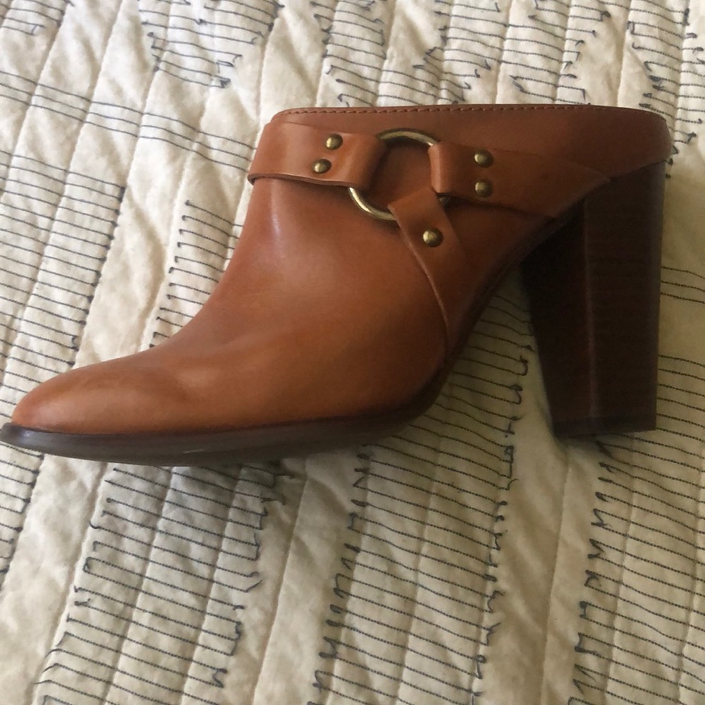 Fyre Clogs - Picture 3 of 10